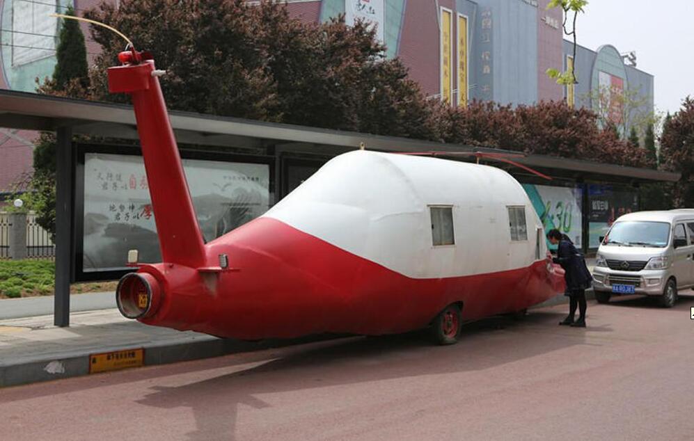 河南郑州现“最牛僵尸车” 三轮车改直升机