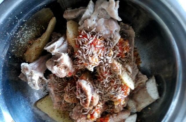 美食河南——孜然烤排骨 