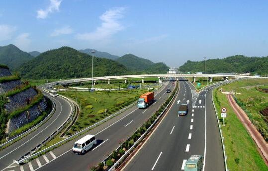河南高速:,五一小长假继续免费