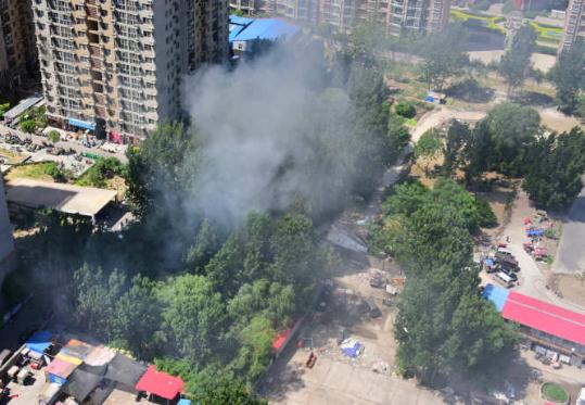 河南郑州一非法液化气灌装点发生爆炸 