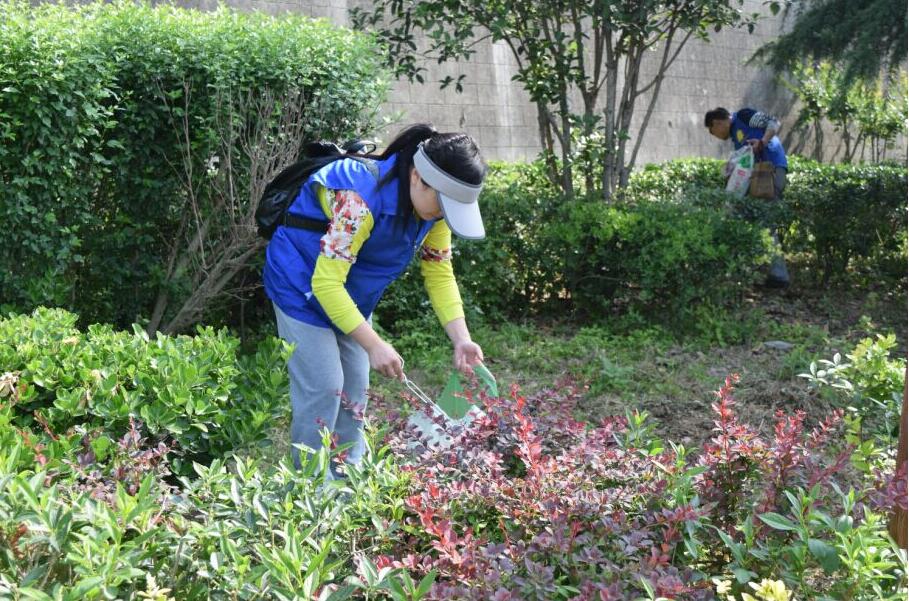 河南潢川县联创办五一节握手“绿色使者”畅谈环保