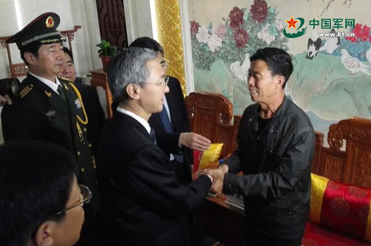河南省委领导看望申亮亮家人