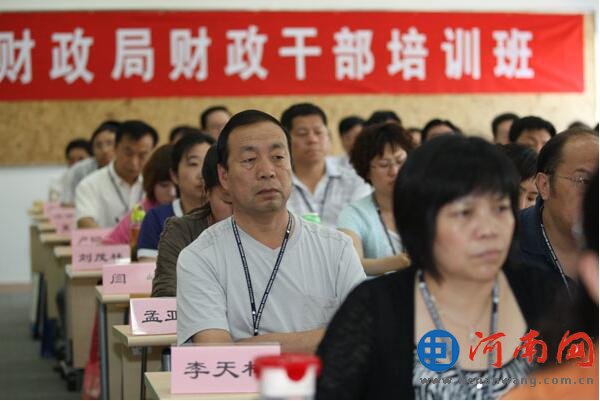 河南一财政局女干部开店 长期请假工资照拿被查
