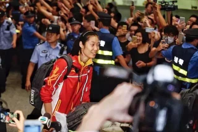 中国女排朱婷：“喜欢雪中送炭 不喜欢