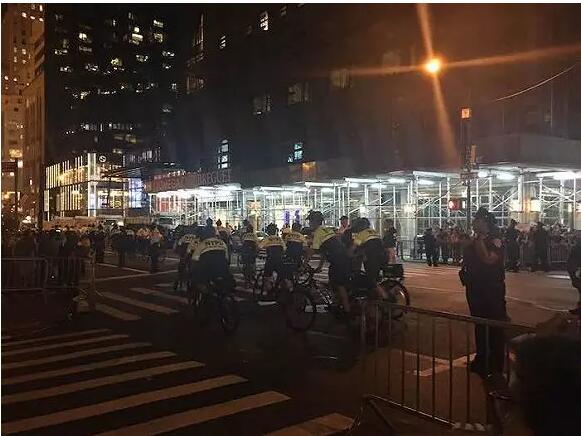 纽约爆发万人抗议游行，高喊“特朗普下台”