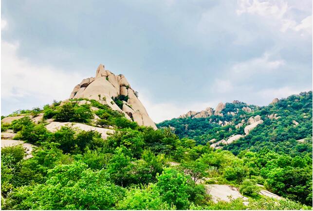 河南：青少年免费游嵖岈山