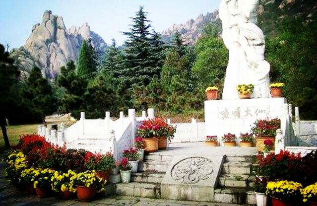 河南：青少年免费游嵖岈山