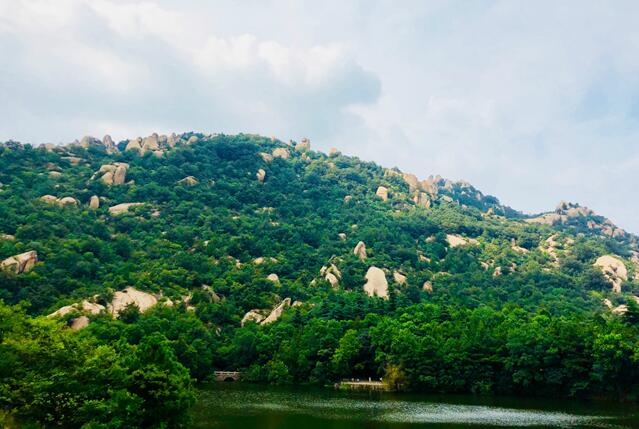 河南：青少年免费游嵖岈山