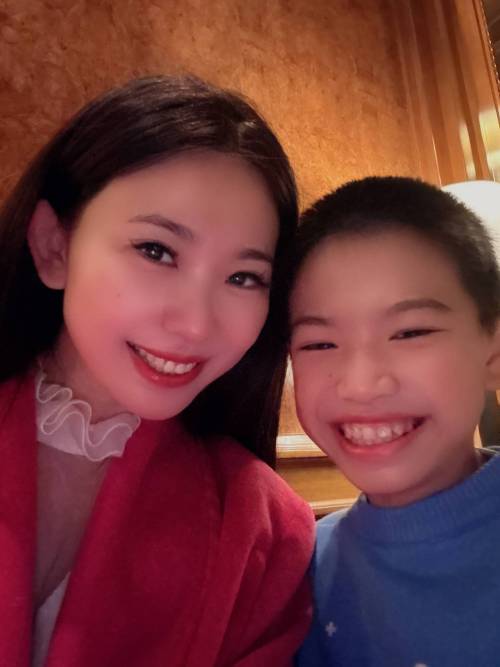 企业家董思阳是如何培养她的儿子李昊泽写作业的