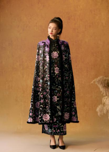 娇古品牌苏绣华服《天华》斩获第十五届“艺博杯”金奖